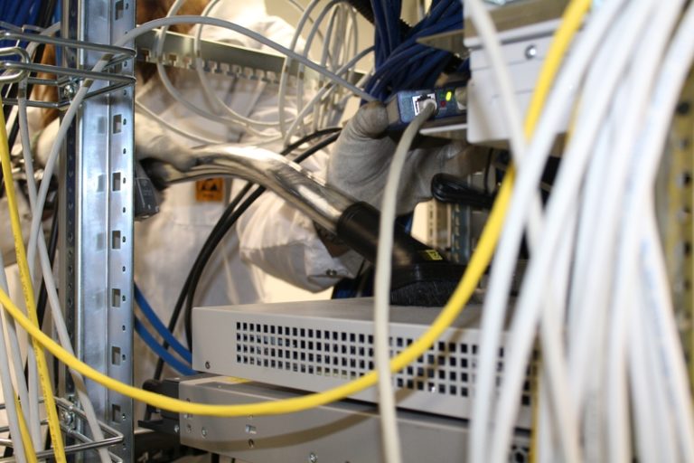Serverraum Reinigung nach Norm